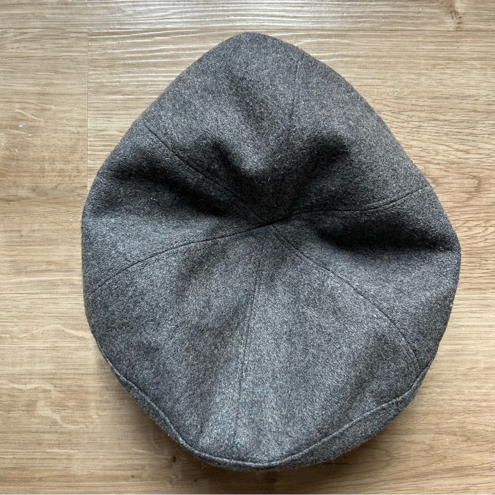 Gray Wool Beret with Silver Buckle